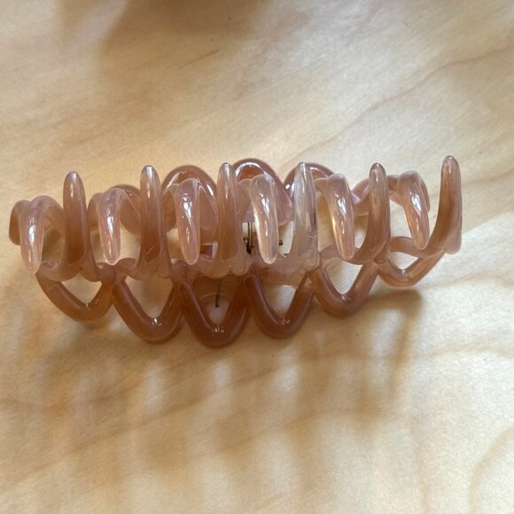 Claw Hair Clip, Medium, Hinged Closure, Caramel Tan - Picture 3 of 10